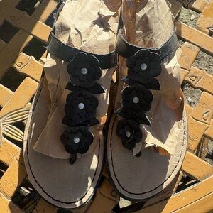 boc Black Floral Women's Sandals